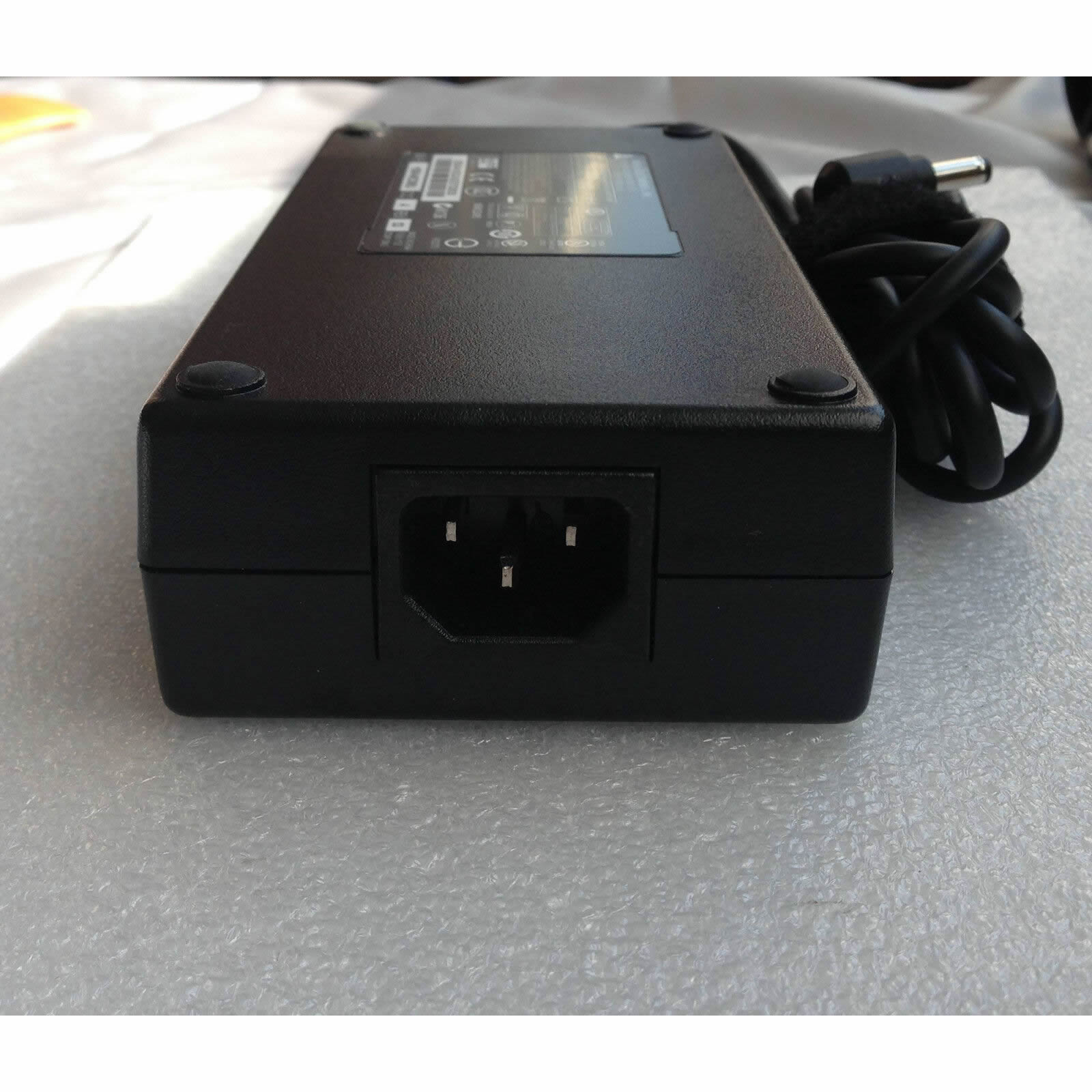 msi gt70 2pe-1280cz laptop ac adapter